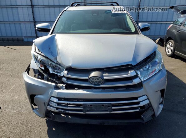 5TDJZRFH9JS560643 2018 TOYOTA HIGHLANDER Silver Դիմացի տեսք