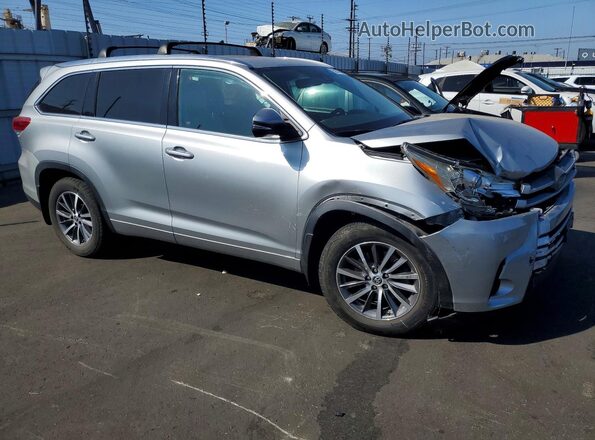 5TDJZRFH9JS560643 2018 TOYOTA HIGHLANDER Silver Առջևի աջ