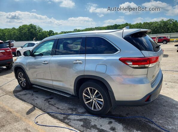 5TDJZRFH9JS897779 2018 TOYOTA HIGHLANDER Silver Tył lewy