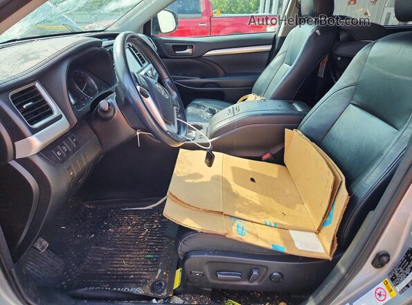 5TDJZRFH9JS897779 2018 TOYOTA HIGHLANDER Silver Widok wnętrza z przodu