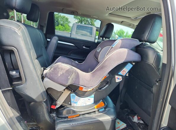 5TDJZRFH9JS897779 2018 TOYOTA HIGHLANDER Silver Widok wnętrza z tyłu