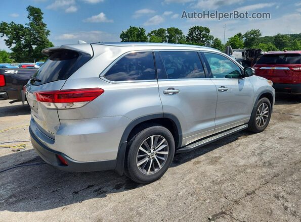5TDJZRFH9JS897779 2018 TOYOTA HIGHLANDER Silver Tył prawy