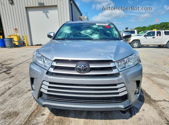 5TDJZRFH9JS897779 2018 TOYOTA HIGHLANDER Silver Widok z przodu