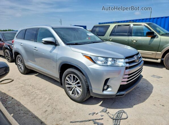 5TDJZRFH9KS588346 2019 TOYOTA HIGHLANDER Silver Front right