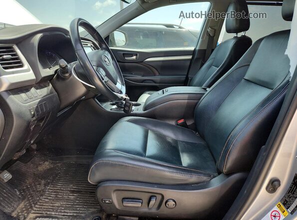 5TDJZRFH9KS588346 2019 TOYOTA HIGHLANDER Silver Front interior view
