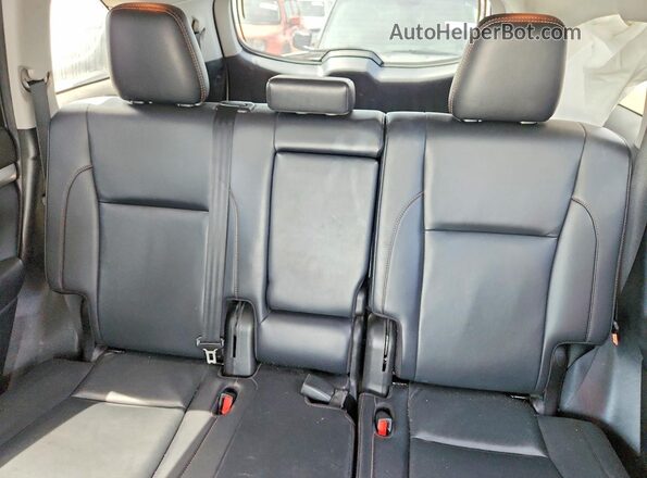 5TDJZRFH9KS588346 2019 TOYOTA HIGHLANDER Silver Rear seats view