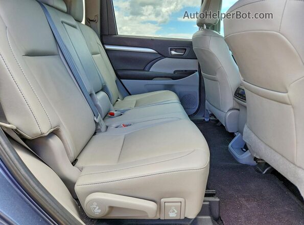 5TDJZRFH9KS971834 2019 TOYOTA HIGHLANDER Blue Widok wnętrza z tyłu