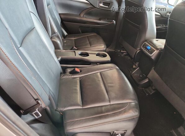 5TDJZRFHXHS357173 2017 TOYOTA HIGHLANDER Gray Vista de los asientos traseros