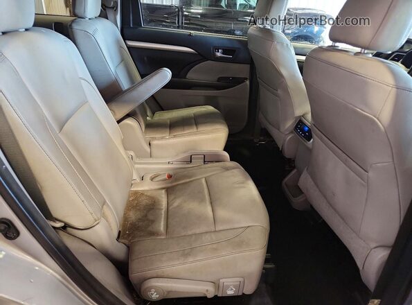 5TDJZRFHXHS441932 2017 TOYOTA HIGHLANDER Silver უკანა სალონის ხედი