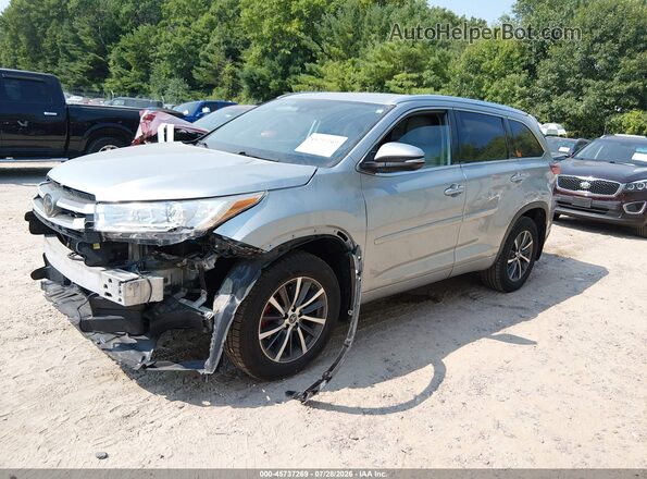 5TDJZRFHXJS556987 2018 TOYOTA HIGHLANDER Silver Vista tres cuartos delantera izquierda