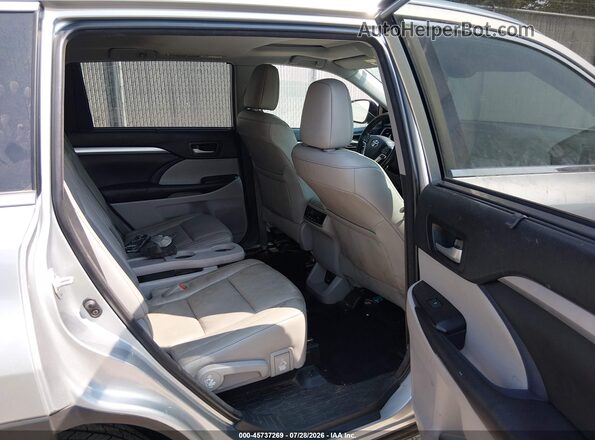 5TDJZRFHXJS556987 2018 TOYOTA HIGHLANDER Silver Vista de la etiqueta del VIN
