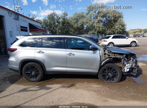 5TDJZRFHXKS947784 2019 TOYOTA HIGHLANDER Silver Սալոնի 360 աստիճան տեսք