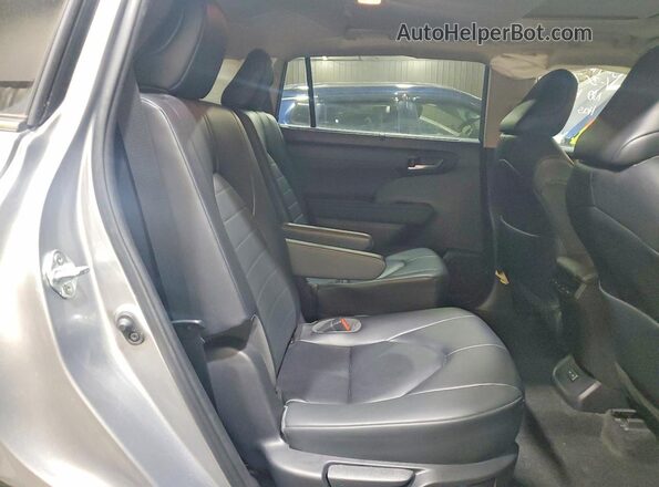 5TDKARAH6PS523075 2023 TOYOTA HIGHLANDER Silver Vista interior trasera