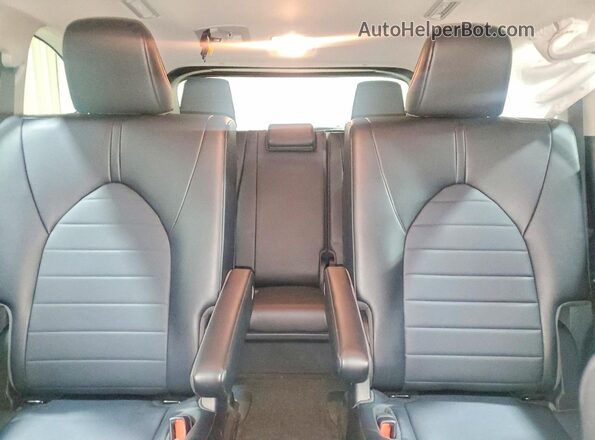 5TDKARAH6PS523075 2023 TOYOTA HIGHLANDER Silver Vista de los asientos traseros