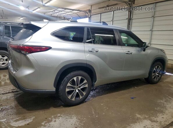 5TDKARAH6PS523075 2023 TOYOTA HIGHLANDER Silver Trasero derecho