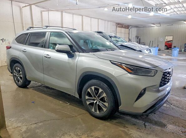 5TDKARAH6PS523075 2023 TOYOTA HIGHLANDER Silver Delantero derecho