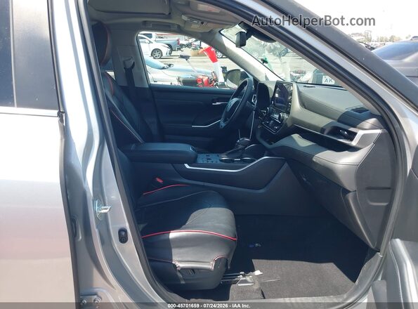 5TDKARAH8PS523594 2023 TOYOTA HIGHLANDER Silver Вид салону спереду