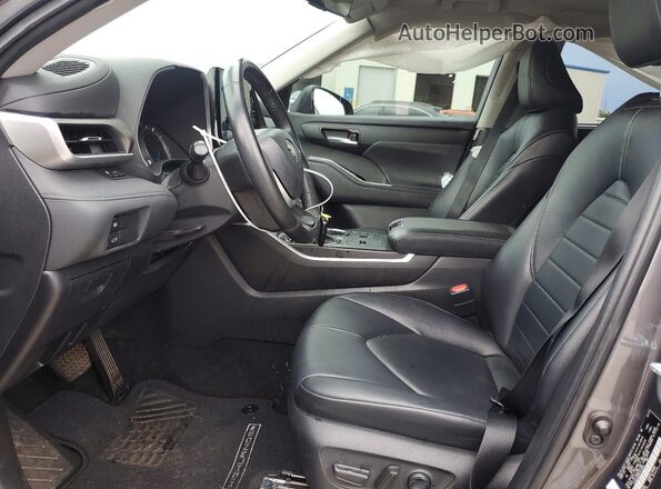 5TDKARAH8PS523949 2023 TOYOTA HIGHLANDER Gray წინა სალონის ხედი