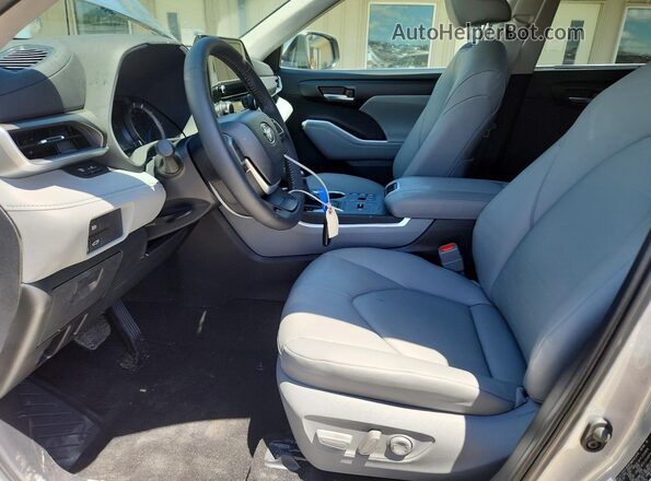 5TDKBRCH9SS682126 2025 TOYOTA HIGHLANDER Silver Vista interior delantera