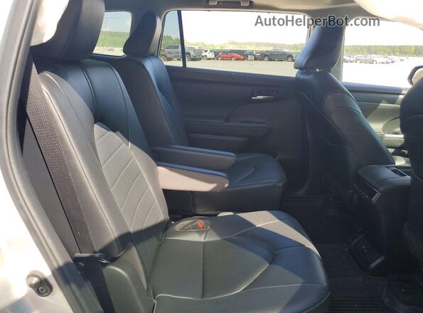 5TDKDRAH1PS521239 2023 TOYOTA HIGHLANDER Silver Rear seats view