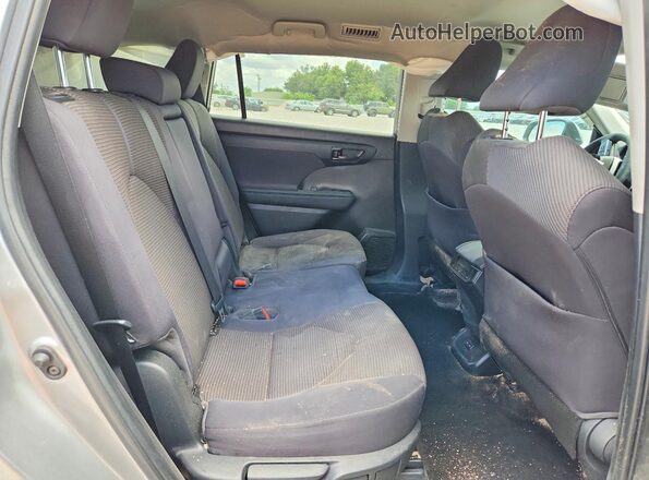 5TDKDRAH2PS037743 2023 TOYOTA HIGHLANDER Silver Вид задньої частини салону