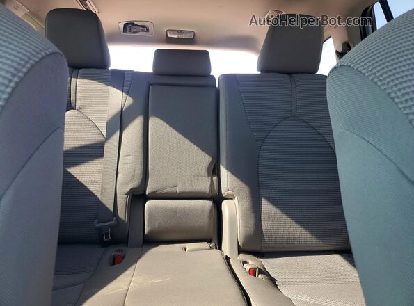 5TDKDRAH3PS508976 2023 TOYOTA HIGHLANDER Silver Հետևի նստատեղերի տեսք