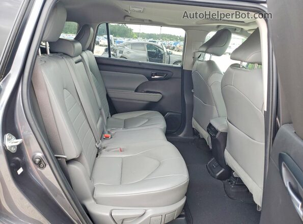 5TDKDRAH4PS045049 2023 TOYOTA HIGHLANDER Gray Widok wnętrza z tyłu