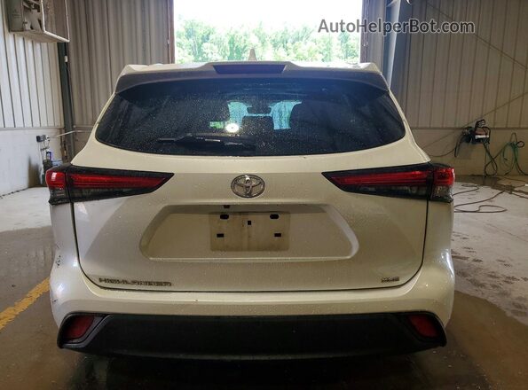 5TDKDRAH6PS035705 2023 TOYOTA HIGHLANDER White Հետևի տեսք