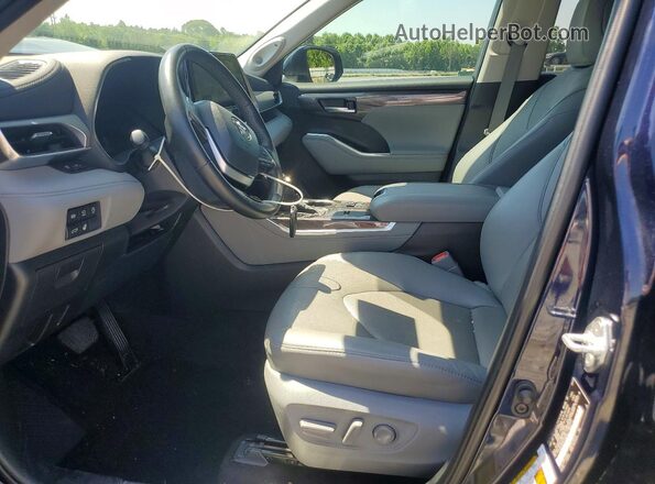 5TDKDRAH7PS030593 2023 TOYOTA HIGHLANDER Blue Front interior view