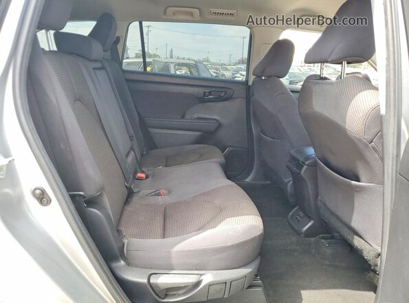 5TDKDRAHXPS001671 2023 TOYOTA HIGHLANDER Серебряный Вид задней части салона