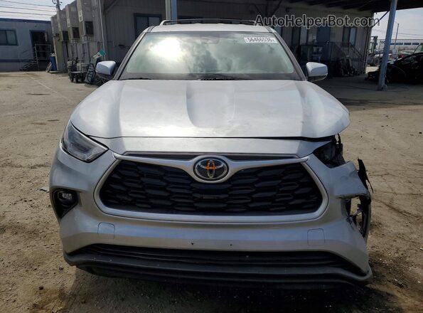 5TDKDRAHXPS001671 2023 TOYOTA HIGHLANDER Серебряный Вид спереди