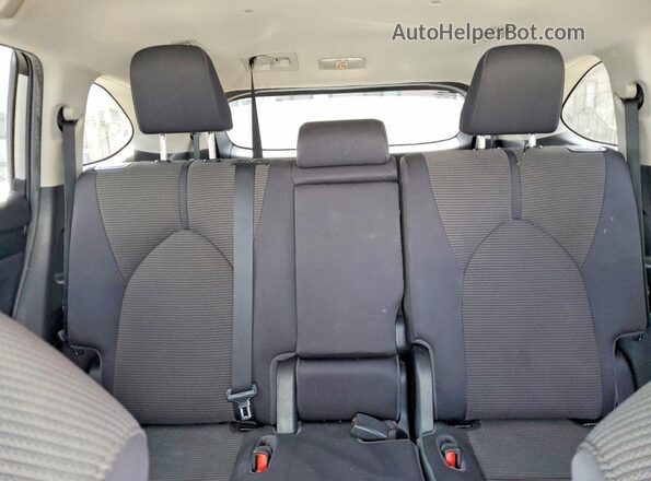 5TDKDRAHXPS001671 2023 TOYOTA HIGHLANDER Серебряный Вид задних сидений