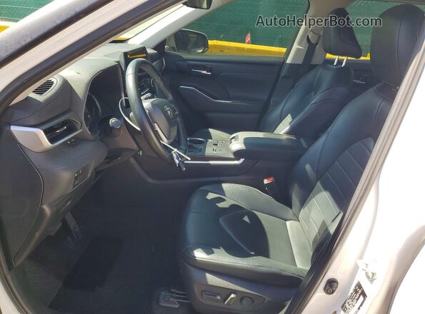 5TDKDRAHXPS035478 2023 TOYOTA HIGHLANDER Белый Вид салона спереди