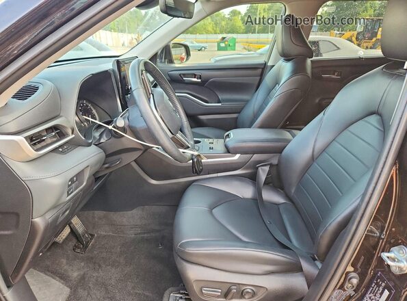 5TDKDRAHXPS044049 2023 TOYOTA HIGHLANDER Black Widok wnętrza z przodu