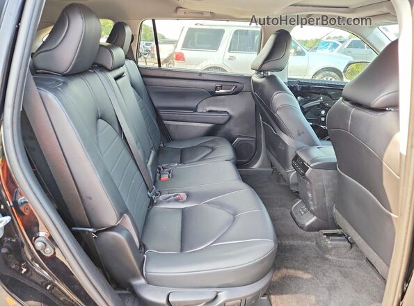 5TDKDRAHXPS044049 2023 TOYOTA HIGHLANDER Black Widok wnętrza z tyłu
