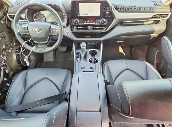 5TDKDRAHXPS044049 2023 TOYOTA HIGHLANDER Black Widok deski rozdzielczej