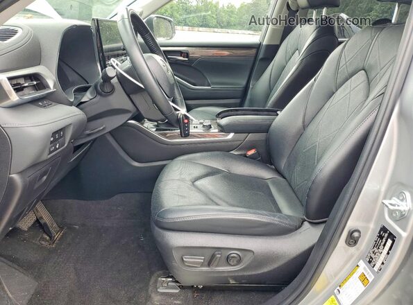 5TDKDRBH0PS014637 2023 TOYOTA HIGHLANDER Silver Vista interior delantera