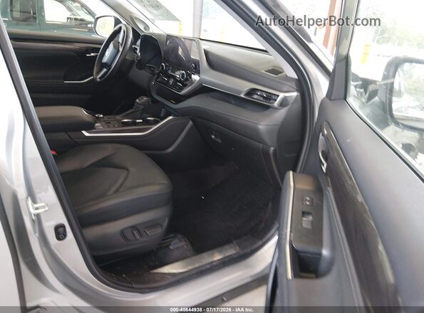5TDKDRBH0PS014637 2023 TOYOTA HIGHLANDER Silver Front interior view