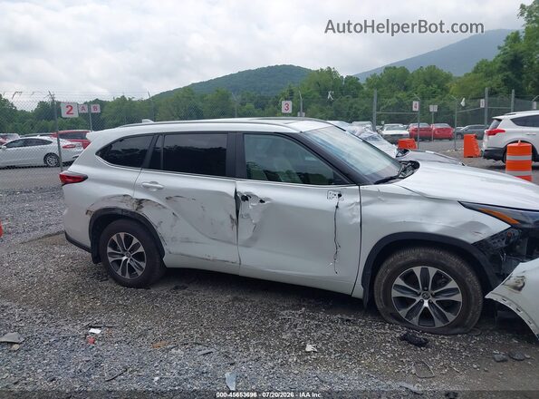 5TDKDRBH0PS040929 2023 TOYOTA HIGHLANDER White Vista interior trasera