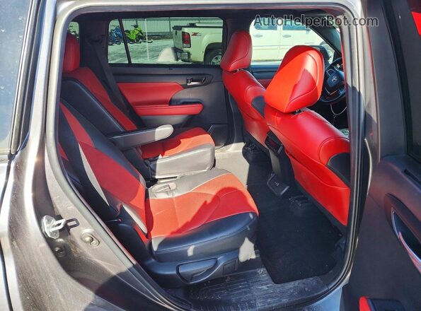 5TDKDRBH0PS501238 2023 TOYOTA HIGHLANDER Gray Vista interior trasera