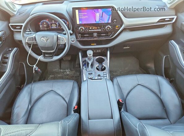 5TDKDRBH0RS565475 2024 TOYOTA HIGHLANDER Blue Vista del salpicadero