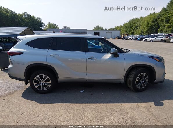 5TDKDRBH0SS588423 2025 TOYOTA HIGHLANDER Silver Vista interior trasera