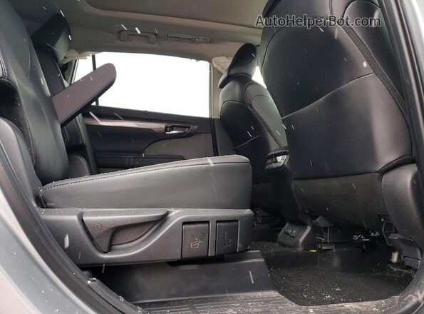5TDKDRBH3RS556429 2024 TOYOTA HIGHLANDER Silver უკანა სალონის ხედი