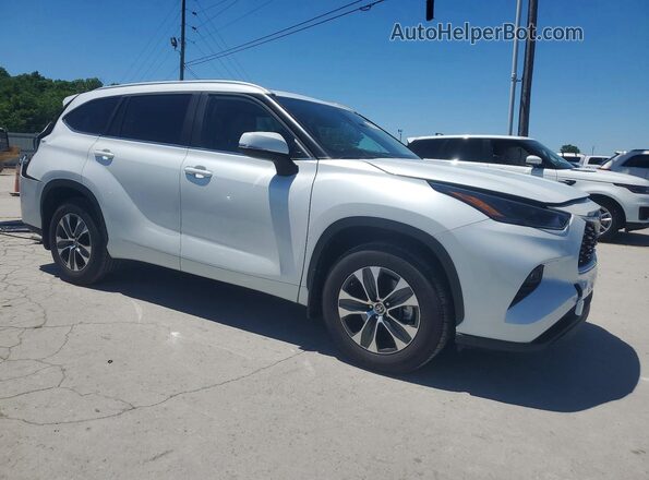 5TDKDRBH3TS599899 2026 TOYOTA HIGHLANDER White Delantero derecho