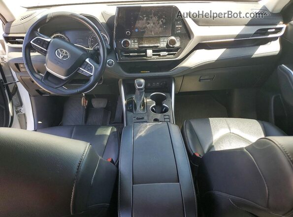 5TDKDRBH5PS000832 2023 TOYOTA HIGHLANDER White Vista del salpicadero