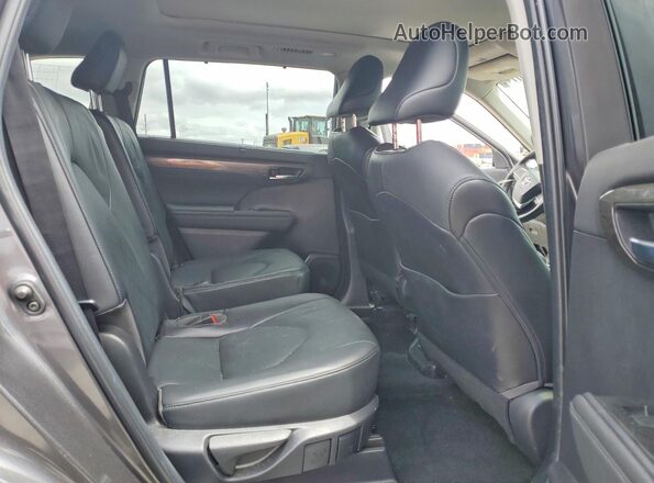 5TDKDRBH5PS015184 2023 TOYOTA HIGHLANDER Charcoal Widok wnętrza z tyłu