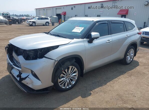 5TDKDRBH5PS035371 2023 TOYOTA HIGHLANDER Silver Przód lewy