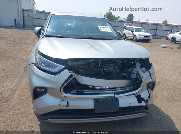 5TDKDRBH5PS035371 2023 TOYOTA HIGHLANDER Silver Widok wnętrza z tyłu