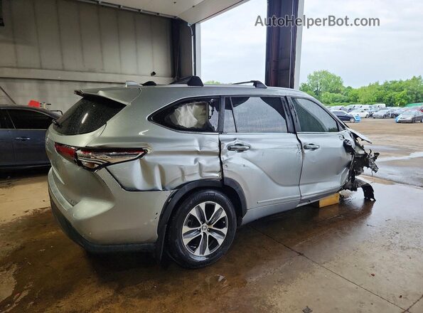 5TDKDRBH5PS046600 2023 TOYOTA HIGHLANDER Серебряный Задняя правая четверть