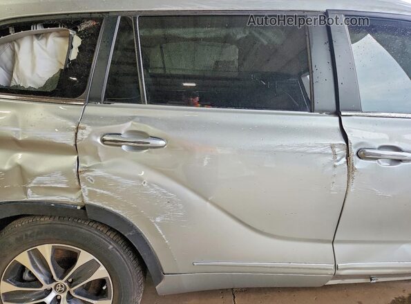 5TDKDRBH5PS046600 2023 TOYOTA HIGHLANDER Серебряный Вид задней части салона